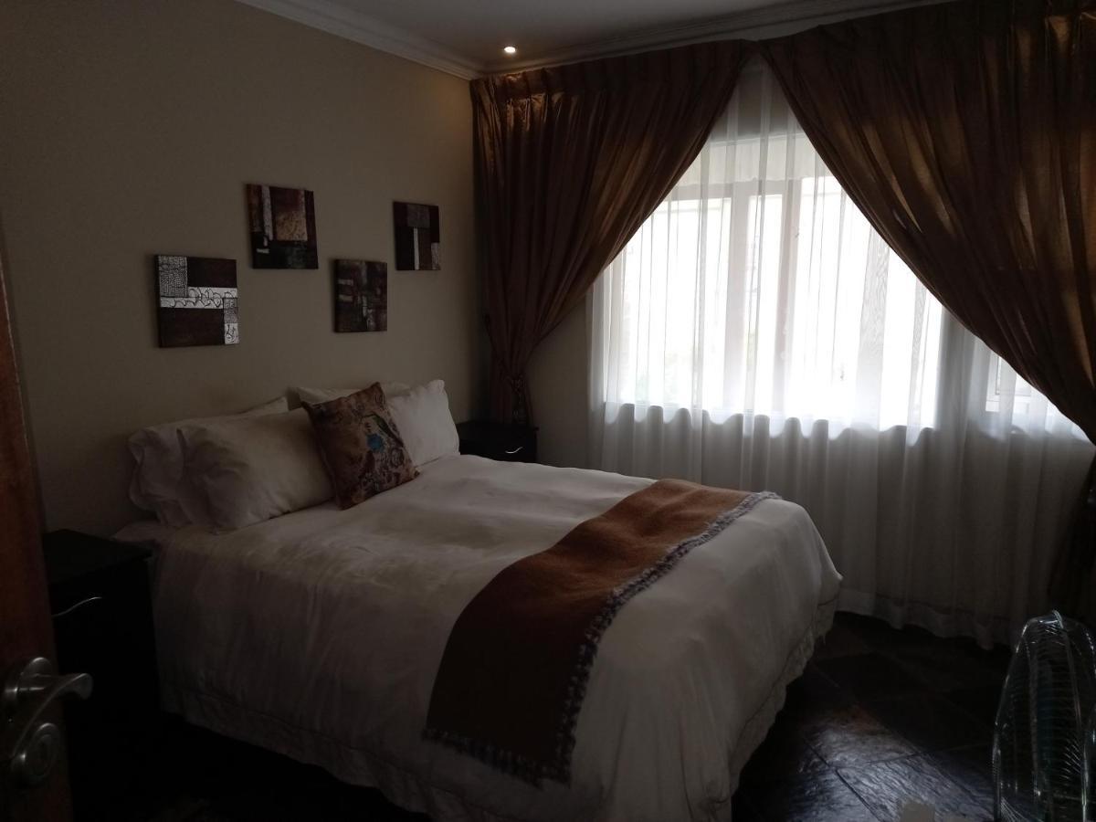 Troas Boutique Hotel Vanderbijlpark Luaran gambar