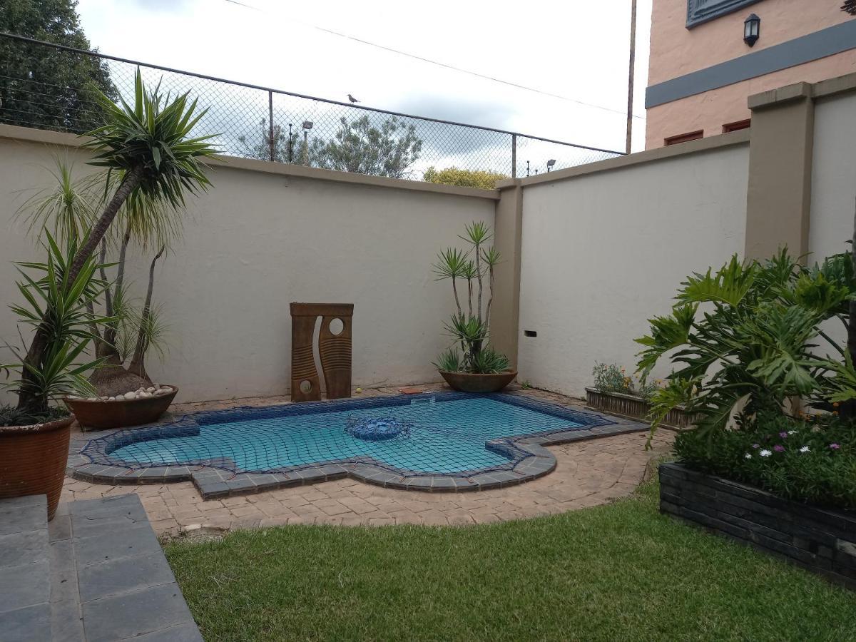 Troas Boutique Hotel Vanderbijlpark Luaran gambar