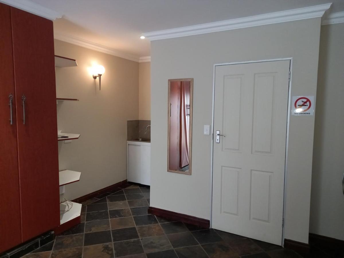 Troas Boutique Hotel Vanderbijlpark Luaran gambar